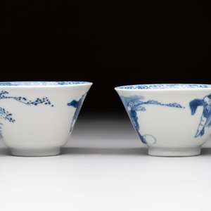 A pair of Chinese blue and white 'elegant beauty and boy' cups and saucers, Chenghua mark, Kangxi — 照片 6