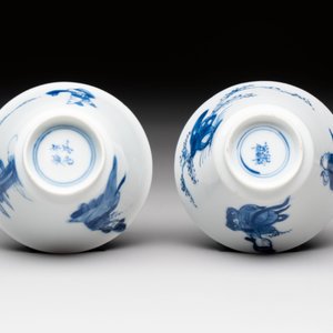 A pair of Chinese blue and white 'elegant beauty and boy' cups and saucers, Chenghua mark, Kangxi — 照片 9