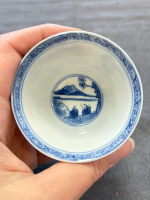 A pair of Chinese blue and white 'Elegant Beauty and Boy' cups and saucers, Chenghua mark, Kangxi — photo 14