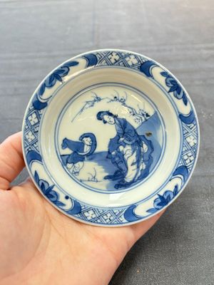 A pair of Chinese blue and white 'Elegant Beauty and Boy' cups and saucers, Chenghua mark, Kangxi — photo 9