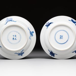 A pair of Chinese blue and white 'Elegant Beauty and Boy' cups and saucers, Chenghua mark, Kangxi — photo 3