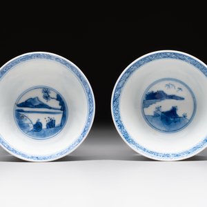 A pair of Chinese blue and white 'Elegant Beauty and Boy' cups and saucers, Chenghua mark, Kangxi — photo 8
