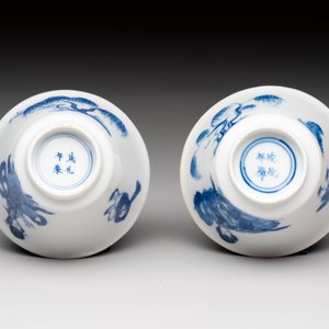 A pair of Chinese blue and white 'Elegant Beauty and Boy' cups and saucers, Chenghua mark, Kangxi — photo 9