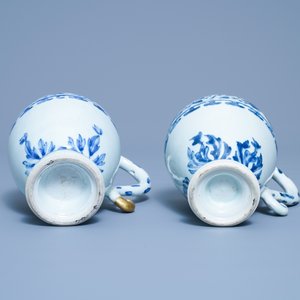 A pair of Chinese blue and white ewers, Transitional period — 照片 7