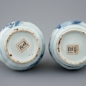 A pair of Chinese blue and white ewers with birds and fish, Ming Dynasty, Wanli, 1573-1619 — photo 3