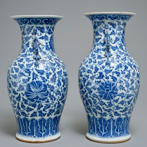 A pair of Chinese blue and white flower scroll vases, 19th C. — photo 4