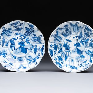 A pair of Chinese blue and white flower-shaped 'Long Eliza' plates, jade mark, Kangxi — foto 1