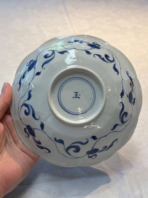 A pair of Chinese blue and white flower-shaped 'Long Eliza' plates, Kangxi — foto 12