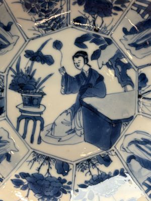 A pair of Chinese blue and white flower-shaped 'Long Eliza' plates, Kangxi — foto 2