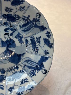 A pair of Chinese blue and white flower-shaped 'Long Eliza' plates, Kangxi — foto 3