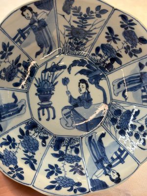 A pair of Chinese blue and white flower-shaped 'Long Eliza' plates, Kangxi — foto 9