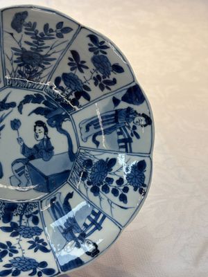A pair of Chinese blue and white flower-shaped 'Long Eliza' plates, Kangxi — foto 10