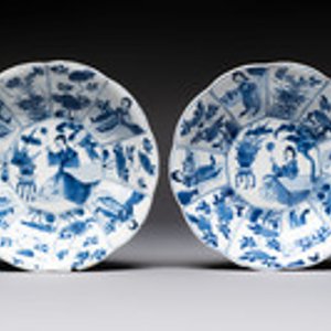 A pair of Chinese blue and white flower-shaped 'Long Eliza' plates, Kangxi — foto 1
