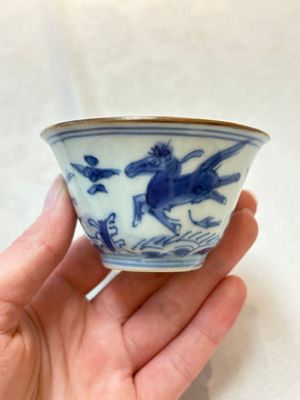 A pair of Chinese blue and white 'flying horses' cups, Jiajing mark, Kangxi — photo 2