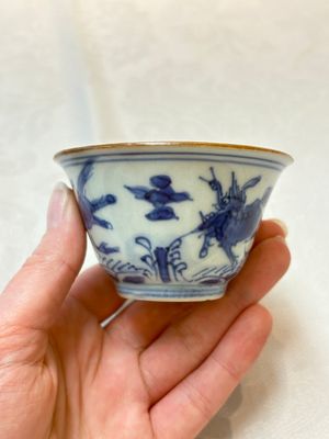 A pair of Chinese blue and white 'flying horses' cups, Jiajing mark, Kangxi — photo 3