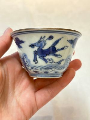 A pair of Chinese blue and white 'flying horses' cups, Jiajing mark, Kangxi — photo 8