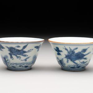 A pair of Chinese blue and white 'flying horses' cups, Jiajing mark, Kangxi — photo 3