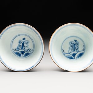 A pair of Chinese blue and white 'flying horses' cups, Jiajing mark, Kangxi — photo 4