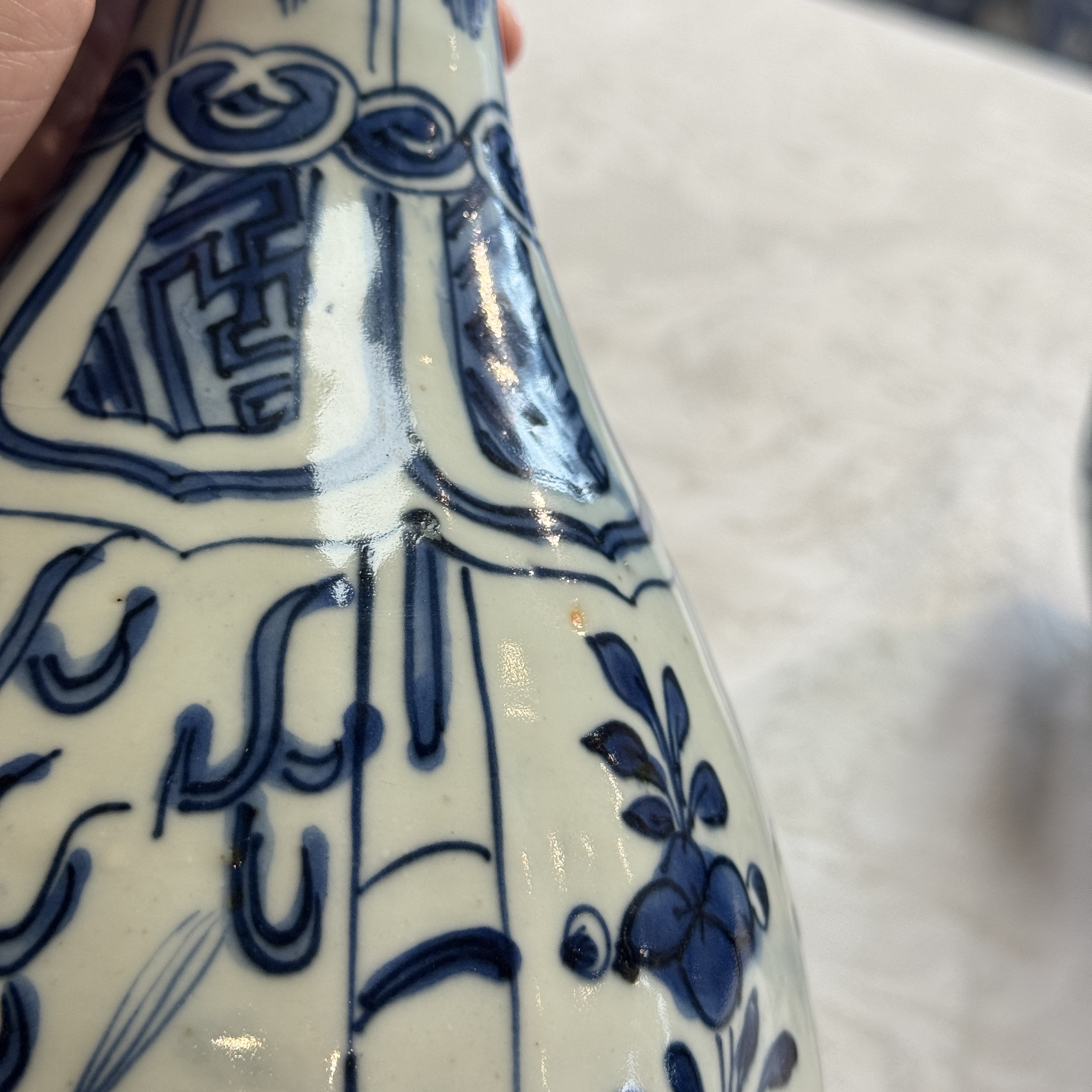 A pair of Chinese blue and white 'Flying Horses' pear-shaped bottle vases — 照片 34