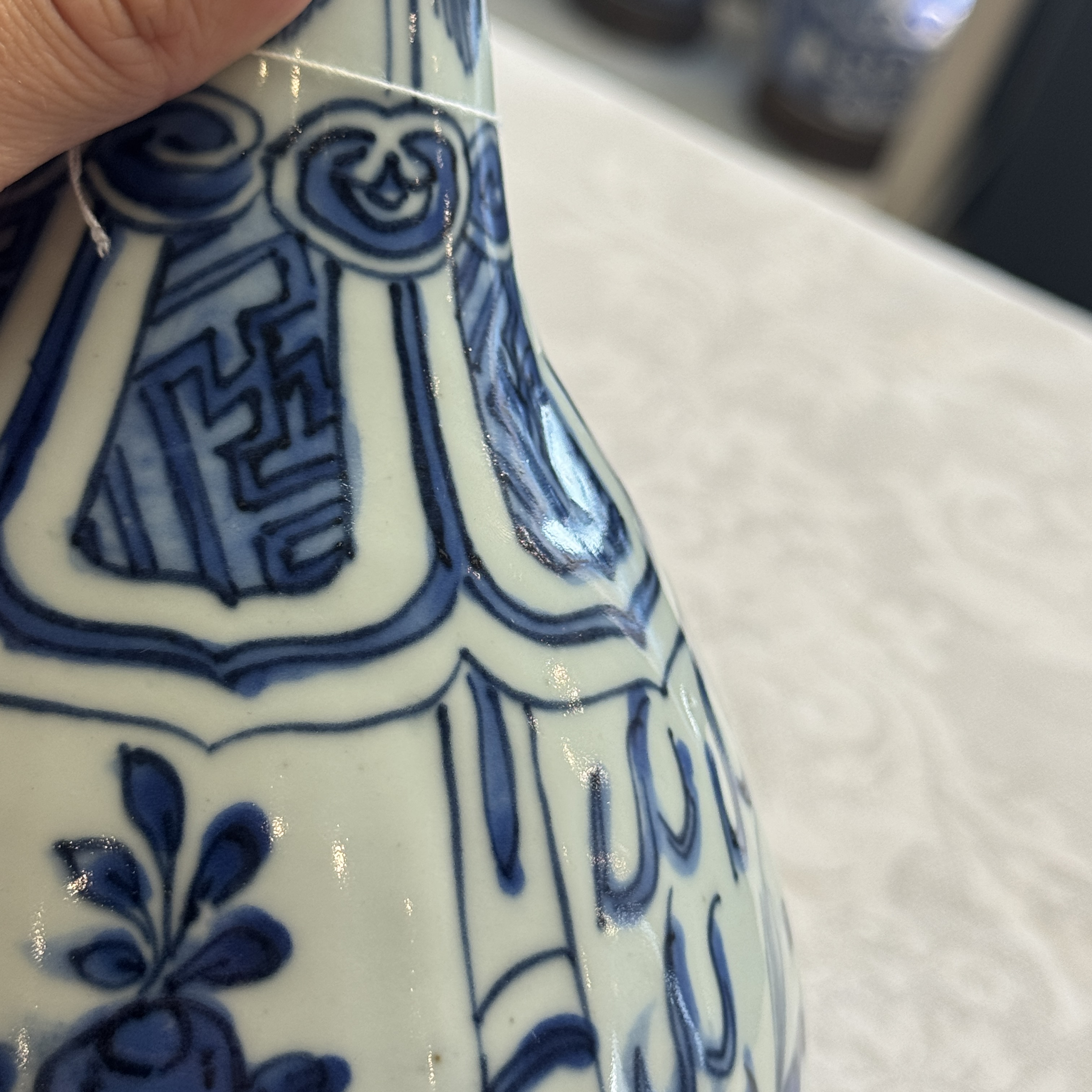 A pair of Chinese blue and white 'Flying Horses' pear-shaped bottle vases — 照片 36