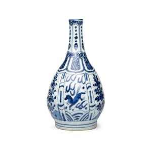 A pair of Chinese blue and white 'Flying Horses' pear-shaped bottle vases — 照片 11