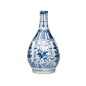 A pair of Chinese blue and white 'Flying Horses' pear-shaped bottle vases — 照片 13