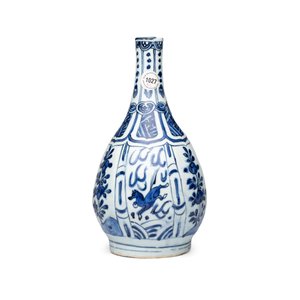 A pair of Chinese blue and white 'Flying Horses' pear-shaped bottle vases — 照片 6