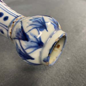A pair of Chinese blue and white 'garlic head' bottle vases, Wanli — 照片 21