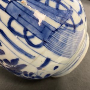 A pair of Chinese blue and white 'garlic head' bottle vases, Wanli — 照片 22