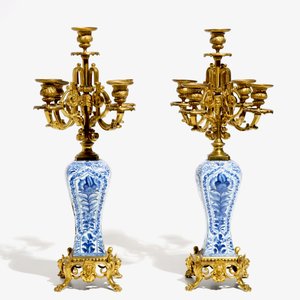 A pair of Chinese blue and white gilt bronze-mounted candelabra vases, Kangxi — photo 4