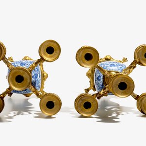 A pair of Chinese blue and white gilt bronze-mounted candelabra vases, Kangxi — photo 6