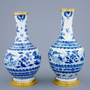 A pair of  Chinese blue and white gilt-bronze mounted jugs, Transitional period, 1620-1683 — photo 4