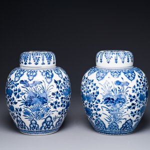 A pair of Chinese blue and white ginger jars and covers with floral design, Kangxi — 照片 3
