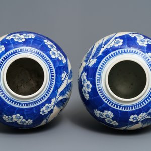 A pair of Chinese blue and white ginger jars, Kangxi mark, 19th C. — 照片 5