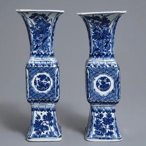 A pair of Chinese blue and white gu beaker vases, Kangxi — photo 2