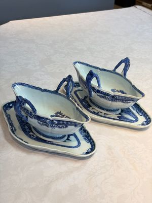 A pair of Chinese blue and white handled sauce boats and stands with pagodas along a river, Qianlong — photo 1