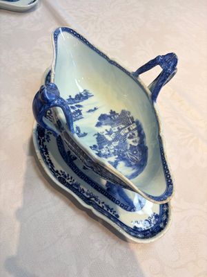A pair of Chinese blue and white handled sauce boats and stands with pagodas along a river, Qianlong — photo 11