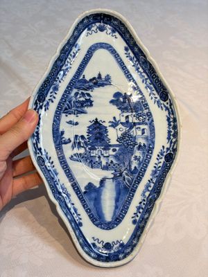 A pair of Chinese blue and white handled sauce boats and stands with pagodas along a river, Qianlong — photo 17