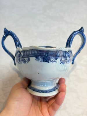 A pair of Chinese blue and white handled sauce boats and stands with pagodas along a river, Qianlong — photo 7