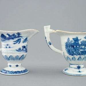 A pair of Chinese blue and white helmet-shaped jugs, Qianlong, 18th C. — photo 4