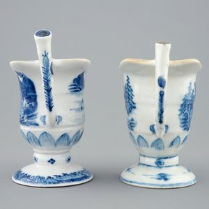 A pair of Chinese blue and white helmet-shaped jugs, Qianlong, 18th C. — photo 5