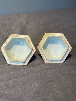 A pair of Chinese blue and white hexagonal jars and covers with a lady holding a fan, 19th C. — foto 13