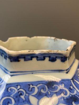 A pair of Chinese blue and white hexagonal vases, Transitional period — photo 19