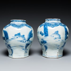 A pair of Chinese blue and white hexagonal vases, Transitional period — photo 4