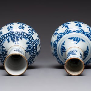 A pair of Chinese blue and white hookah bases with floral design, Kangxi — photo 4