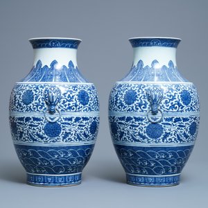 A pair of Chinese blue and white hu vases with floral scrolls, Qianlong mark, 19th C. — photo 2