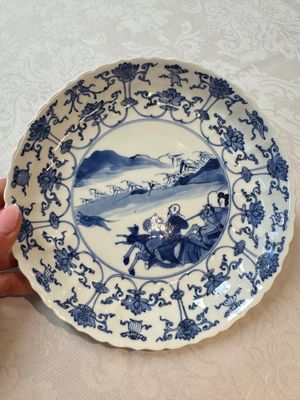 A pair of Chinese blue and white 'Hunting' plates, Chenghua marks, Kangxi — photo 12