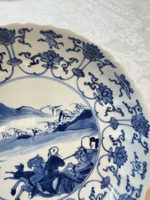 A pair of Chinese blue and white 'Hunting' plates, Chenghua marks, Kangxi — photo 14