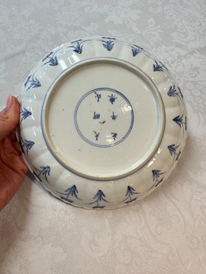 A pair of Chinese blue and white 'Hunting' plates, Chenghua marks, Kangxi — photo 18