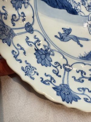 A pair of Chinese blue and white 'Hunting' plates, Chenghua marks, Kangxi — photo 2